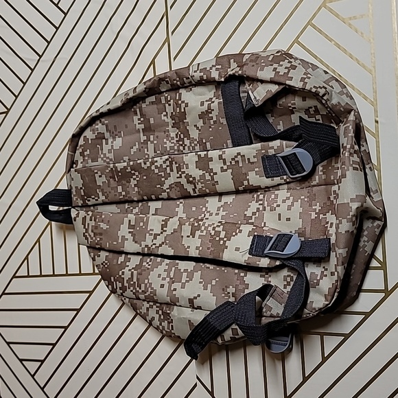 Playerunknown's Battlegrounds Camo Backpack - Picture 4 of 6